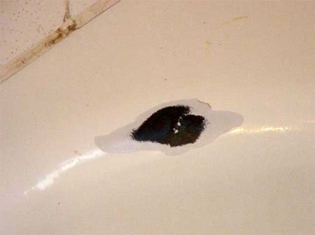 Чем и как заделать скол на эмалированной ванне